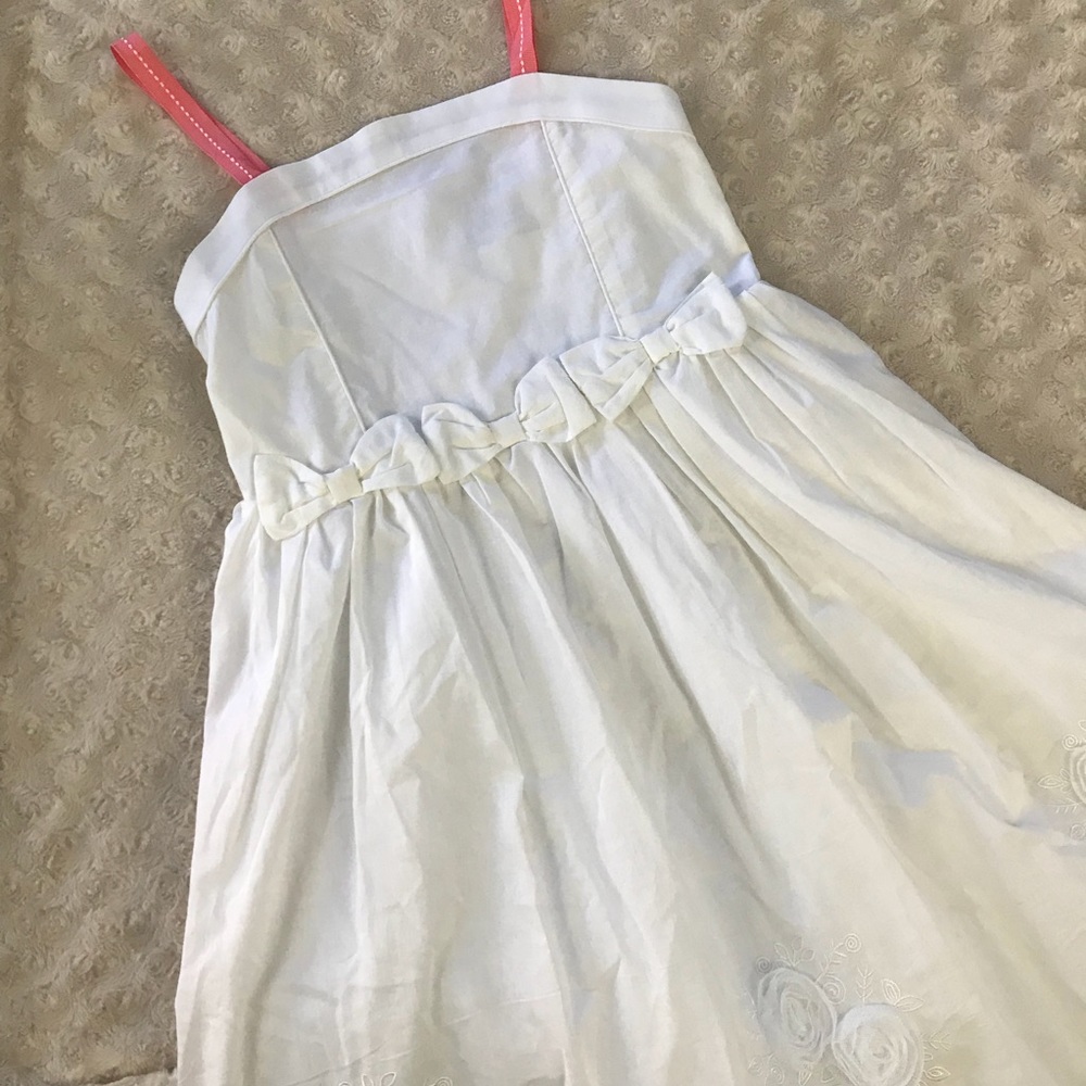 Tahari White Dress Girl’s Size 8 Rosettes Pink